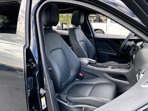 Used 2019 Jaguar F-PACE Premium image 8