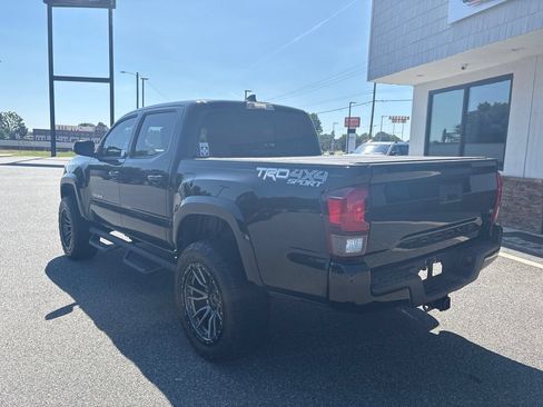 Used 2019 Toyota Tacoma TRD Sport AWD/4WD image 6