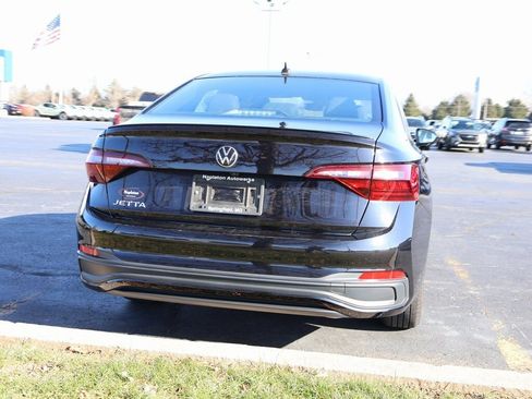 Used 2023 Volkswagen Jetta Sport image 12
