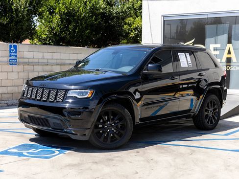 Used 2020 Jeep Grand Cherokee Altitude AWD/4WD image 6