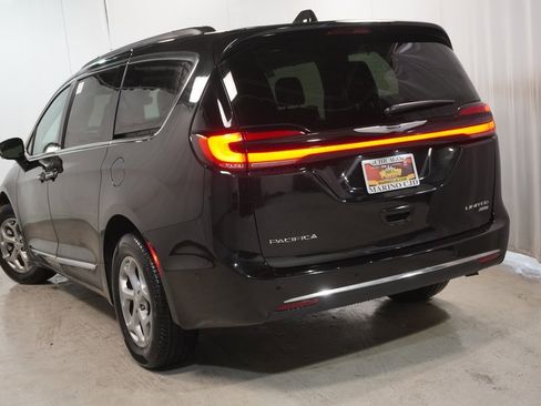 New 2023 Chrysler Pacifica Limited w/ Uconnect Theater Family Group image 11