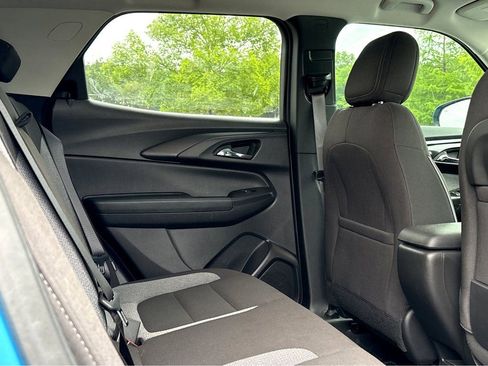 Used 2025 Chevrolet TrailBlazer LT w/ Convenience Package FWD image 8