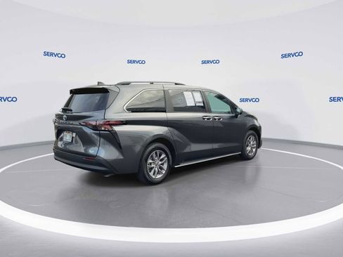Used 2025 Toyota Sienna XLE image 8