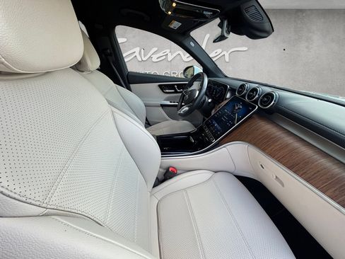 Used 2024 Mercedes-Benz GLC 300 image 29