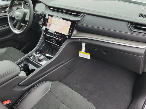 New 2026 Jeep Grand Cherokee Altitude AWD/4WD image 25