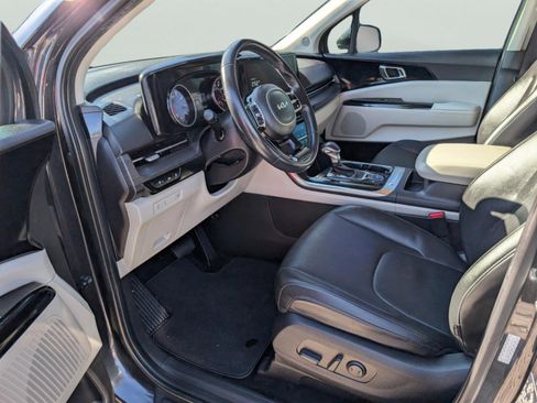 Certified 2023 Kia Carnival EX image 30