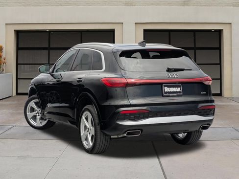 Used 2025 Audi Q5 Premium Plus w/ Premium Plus AWD/4WD image 2