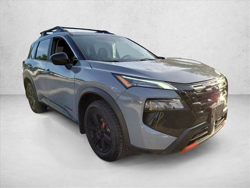 Used 2025 Nissan Rogue SV AWD/4WD image 3
