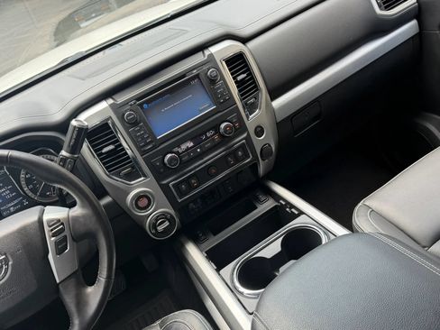Used 2018 Nissan Titan PRO-4X w/ Pro-4x Convenience Package AWD/4WD image 20
