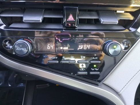 Used 2022 Toyota Camry XLE w/ Cold Weather Package FWD image 21