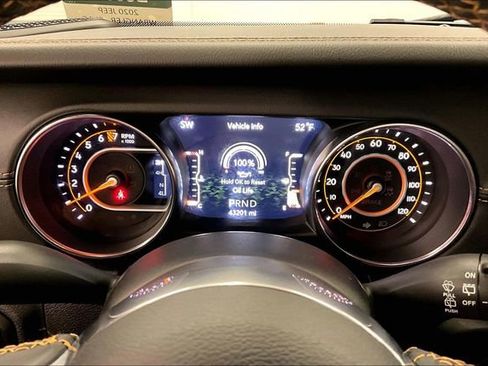 Used 2020 Jeep Wrangler Unlimited Sahara image 25