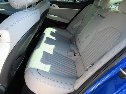 Used 2023 Genesis G70 2.0T w/ Sport Prestige Package image 31