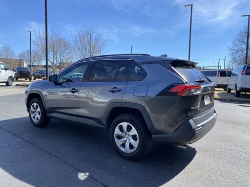 Used 2021 Toyota RAV4 LE image 7