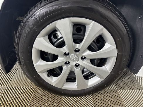 Used 2025 Toyota Corolla LE image 31