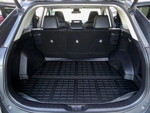 Used 2019 Toyota RAV4 XLE Premium image 8