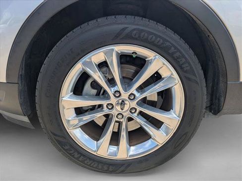Used 2018 Ford Explorer XLT w/ Equipment Group 201A FWD image 19
