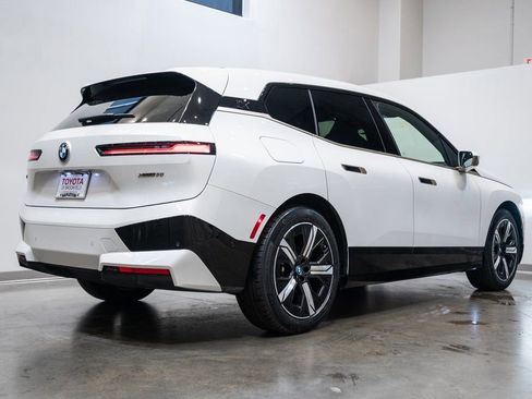 Used 2023 BMW iX xDrive50 w/ Ultimate Package 2 image 9