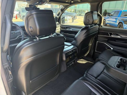 Used 2024 Jeep Wagoneer Series II w/ Flexible Seating Group AWD/4WD image 16