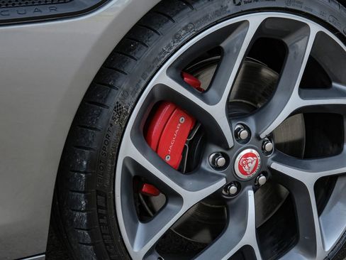 Used 2019 Jaguar XE S image 75