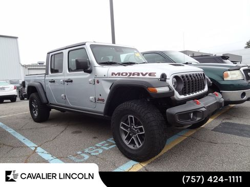 Used 2024 Jeep Gladiator Mojave w/ Technology Group AWD/4WD image 2