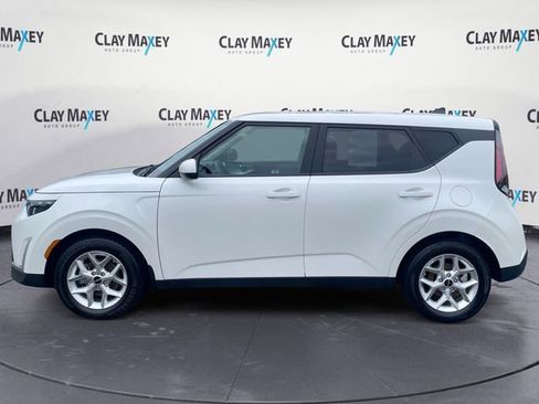 Used 2023 Kia Soul LX w/ LX Technology Package FWD image 2