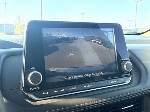 Certified 2025 Nissan Rogue SV image 17