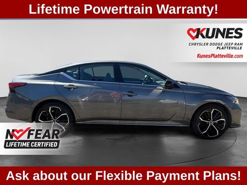 Used 2025 Nissan Altima 2.5 SR FWD image 11