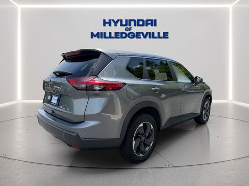 Used 2024 Nissan Rogue SV AWD/4WD image 6