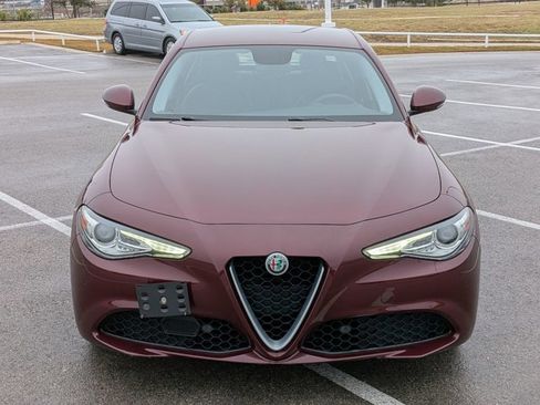 Used 2017 Alfa Romeo Giulia image 2