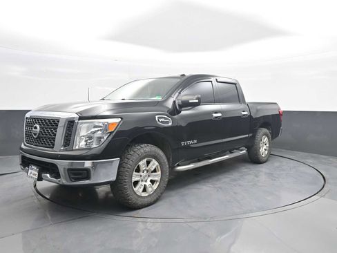 Used 2017 Nissan Titan SV AWD/4WD image 4