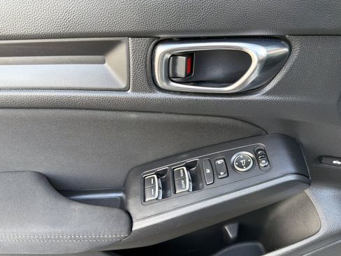 Used 2022 Honda Civic Sport image 12