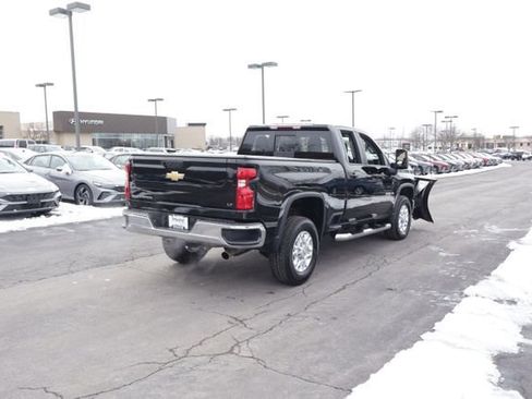Used 2025 Chevrolet Silverado 2500 LT w/ Convenience Package image 9
