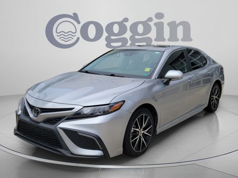 Used 2024 Toyota Camry SE w/ Convenience Package FWD image 2