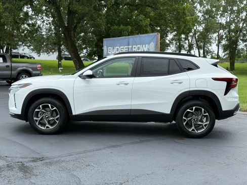 New 2025 Chevrolet Trax LT w/ Driver Confidence Package FWD image 4