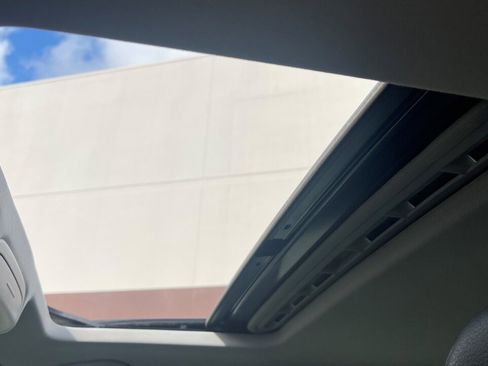 Used 2016 Volkswagen Jetta GLI SE image 8