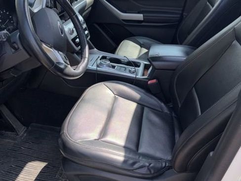 Used 2021 Ford Explorer XLT w/ Equipment Group 202A image 2