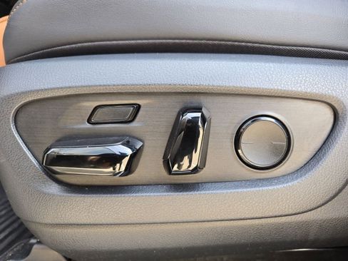 Used 2024 Lexus GX 550 w/ Accessory Package (31) image 16