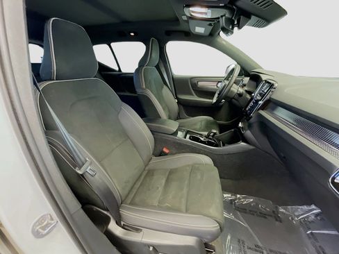 Used 2022 Volvo XC40 P8 Recharge Ultimate image 23