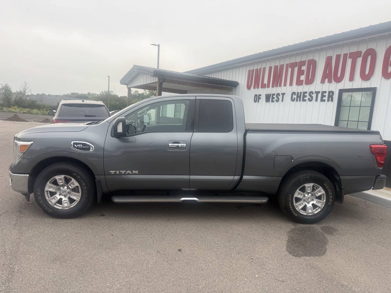 Used 2017 Nissan Titan SV RWD image 13