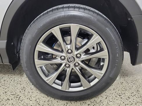 Used 2018 Toyota RAV4 Limited FWD image 8