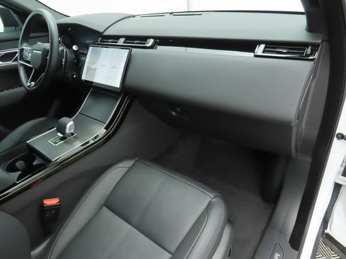 Used 2025 Land Rover Range Rover Velar Dynamic SE image 17