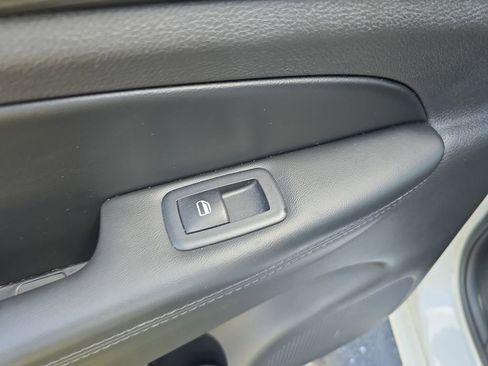 Used 2019 Jeep Grand Cherokee Altitude image 9