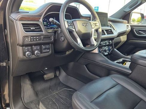 Used 2023 Chevrolet Suburban Z71 w/ Luxury Package AWD/4WD image 34