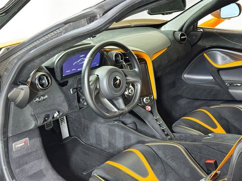 Used 2022 McLaren 720S Performance image 13