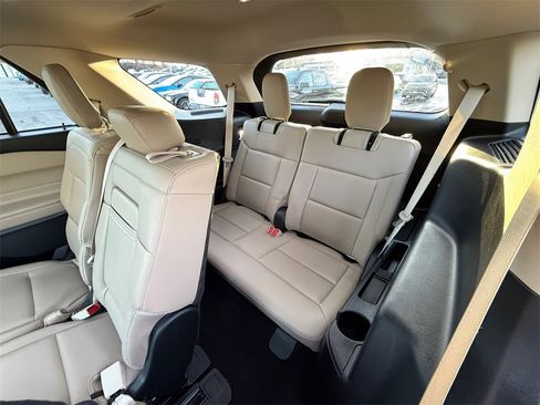 Used 2020 Ford Explorer XLT w/ Equipment Group 202A image 24