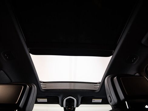 Used 2023 Porsche Macan S AWD/4WD image 30