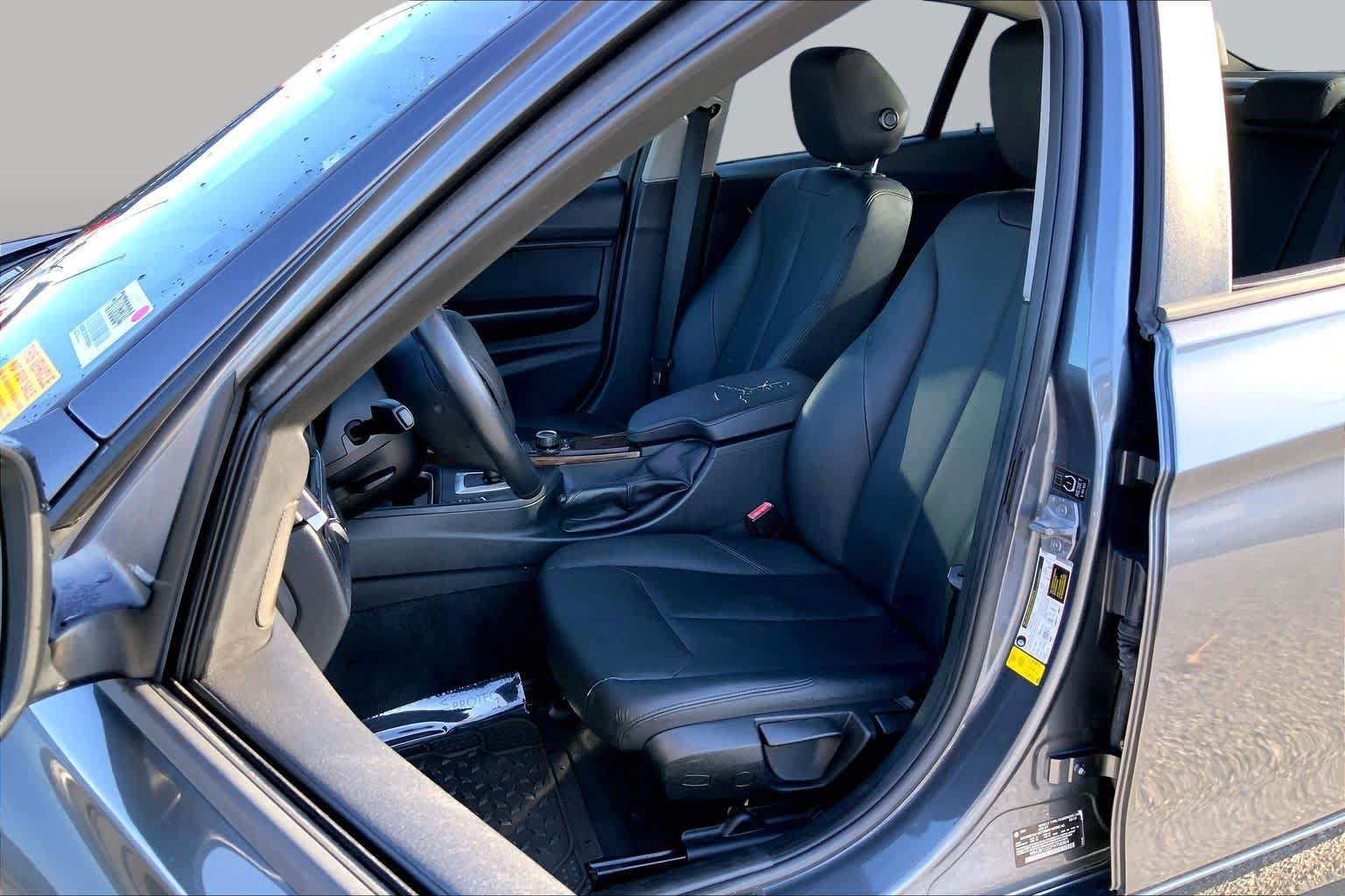 Used 2015 BMW 320i Sedan RWD image 8