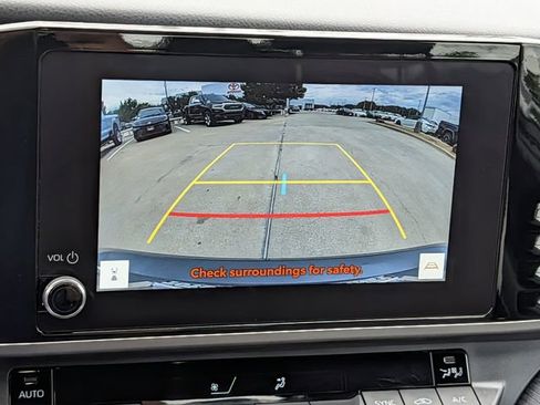 Used 2025 Toyota Camry SE FWD image 18