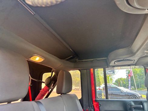 Used 2014 Jeep Wrangler Unlimited Sahara w/ Connectivity Group image 17