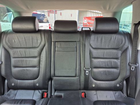 Used 2014 Volkswagen Touareg TDI image 26